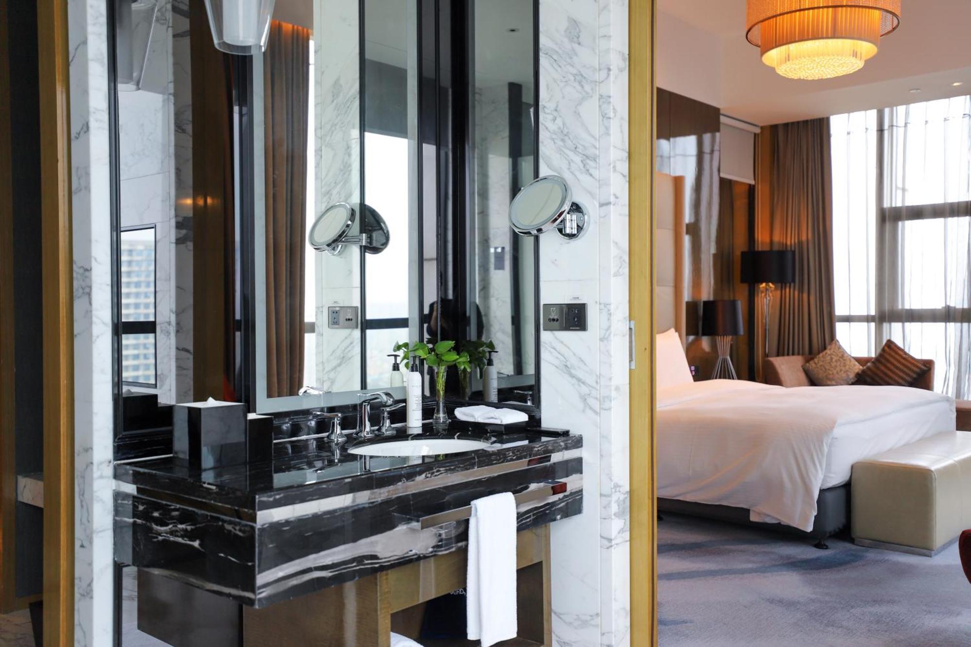 Hotel Wanda Realm Jiangmen Exterior foto
